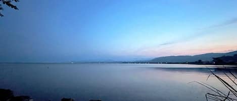 ・ You will want to see Lake Biwa, which changes its expression every moment.