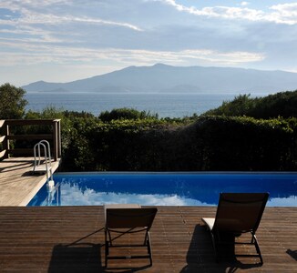 Villa Amabilia - Luxury beachfront Villa with pool