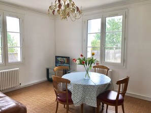 Living Room / Lounge