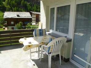 Balcony / outdoor seating area