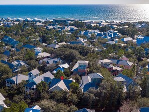 1 Min to Western Lake and 2 Min to Beach Club