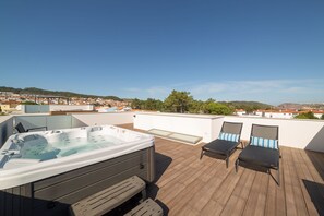 Villa Atlântico  est une luxueuse maison de vacances à louer à Salir do Porto, à quelques pas des célèbres plages de la Côte d'Argent - Portugal. 