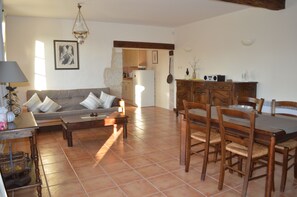 Open plan living dining