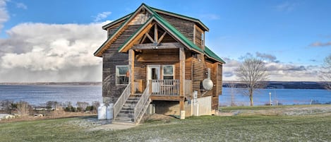 Romulus Vacation Rental | 3-Story Cabin | 2BR | 2BA | 1,584 Sq Ft