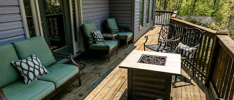 Enjoy a gas fire on the deck with views of mountains & slopes