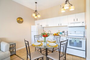 Fully equipped kitchen and dining area