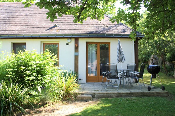 Orchard View Patio and Entrance