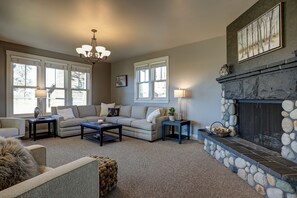 Living Room ( now has a gas fireplace)