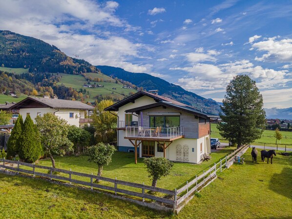 Außenseite Ferienhaus [Sommer]