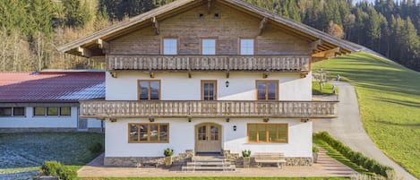 Außenseite Ferienhaus [Sommer]