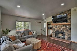 Living Room | Smart TV | Wood-Burning Fireplace