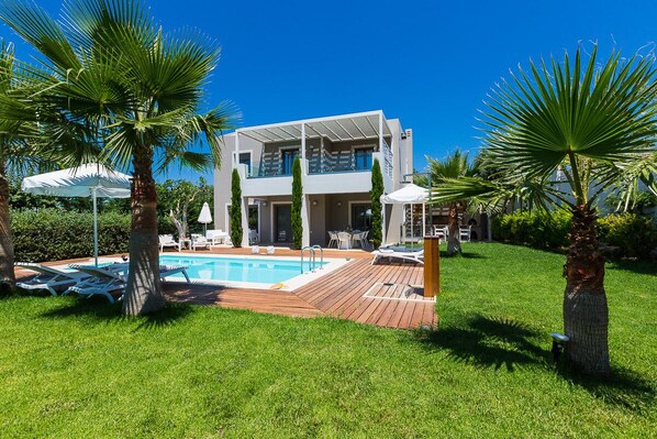 Lawn covered garden around the pool terrace!
