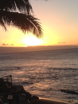 Just another amazing sunset looking south toward Moloka’i.