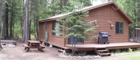 Cabin in The Woods! Front of cabin from driveway/road