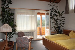 Doppelzimmer mit Balkon, Dusche und WC