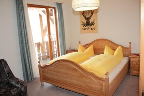Doppelzimmer mit Balkon, Dusche und WC