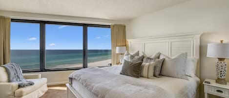 Grand King size bed with amazing gulf views