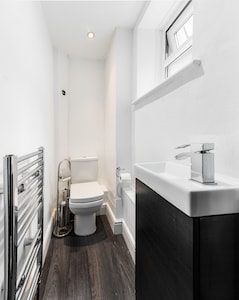 Apartment-Classic-Private Bathroom-Street View
