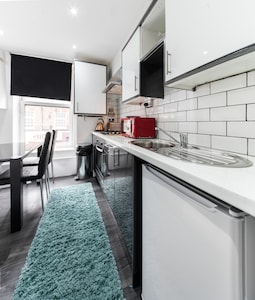 Liverpool Street House - Large 2 Bedroom Apartment