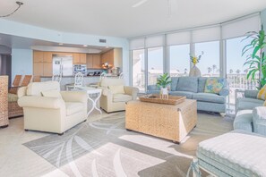 Caribe Resort B215 Living Room