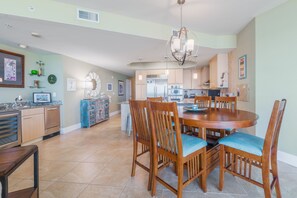 Caribe C1112 Dining Room