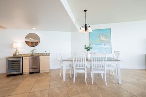 D1102 Dining Room