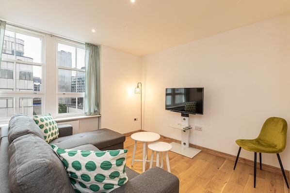 Living Room with Flat screen TV 