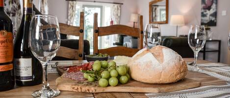 Lunch Time at Golitha Cottage 