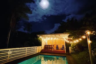 Private Hawaiian Cottage w/Pool (30 min to active volcano)!