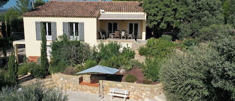 83SYGU Luxury villa with heated private pool in Lorgues, Provence