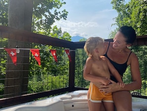 Mountain Views - Pool/Hot tub