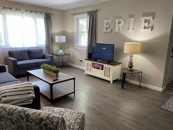 Living room on the West Side - WELCOME to Lake Erie!