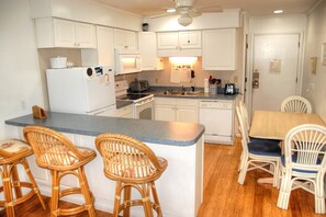 Ocean Forest 211A Kitchen