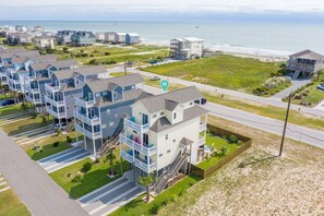 Steps Away to the Beach!