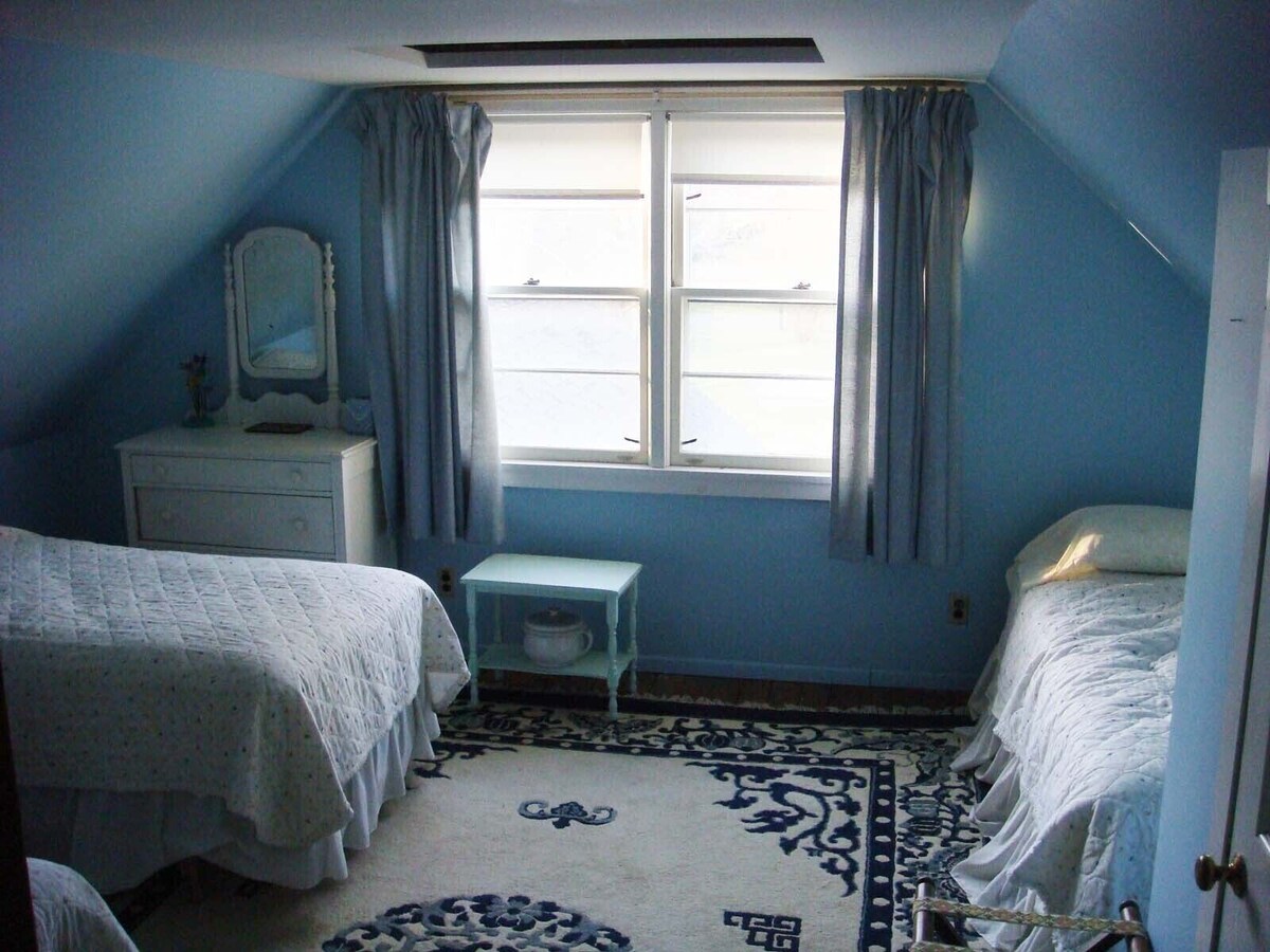 Lovely easy to maintain cottage on Long Island Sound