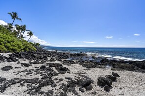 Little beach next door to Kona Isle
