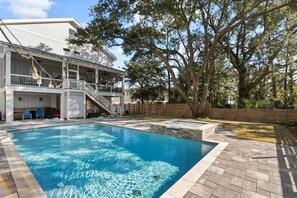 Private Swimming Pool and Hot Tub