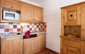 Cook up a delicious meal in the fully equipped kitchenette.