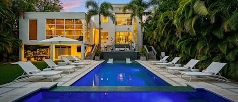 Welcome to Palm Paradise! Your Private Resort Oasis!