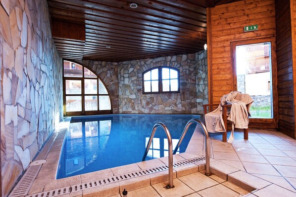 Holiday Home Swimming Pool