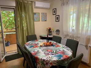 Dining area for 6 persons