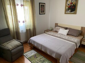 Second double-bed bedroom