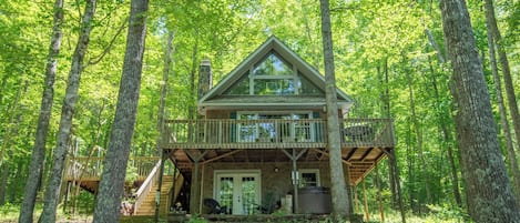 Welcome to Tulip Tree Chalet in Crumpler NC!