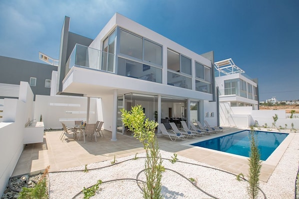 Villa BP2, Stunning 3BDR Protaras Villa, Close to Fig Tree Bay Beach