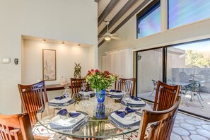 Dining Area with Seating for Six