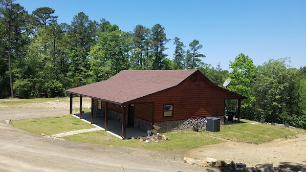 Two bedroom,full front n back covered patio.