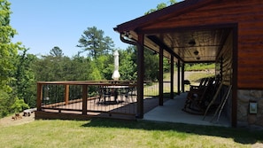 20'x10' wood deck ,overlooks forest n firepit. 