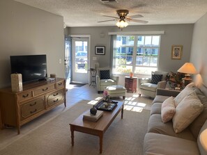 Living room with Roku 42" smart TV