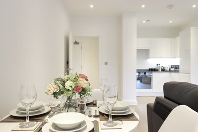 Luxury 1-Bed Flat, St Albans, Fast WiFi, Smeg Appliances