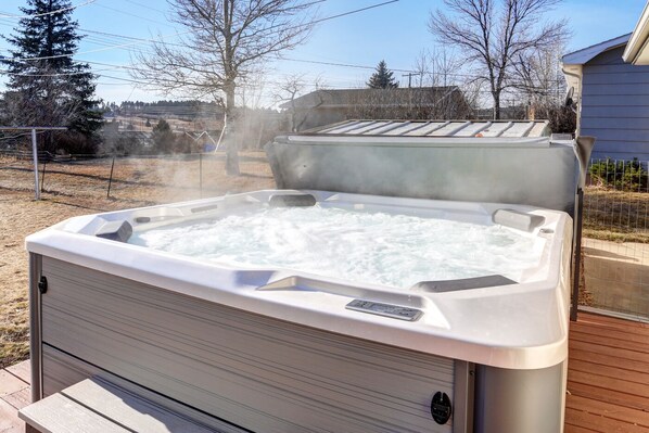 new 6 person hot tub